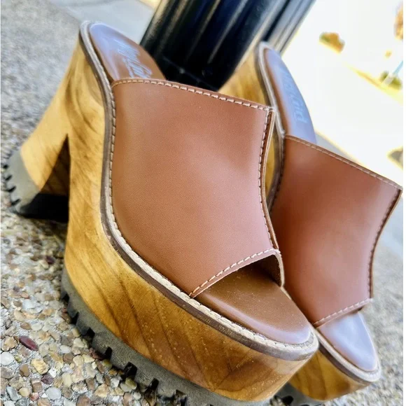 Corkys Block Party Platform Heel Camel; new in original box - Picture 2 of 2